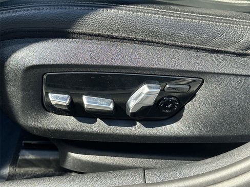Used 2021 BMW M550i xDrive w/ Executive Package image 23