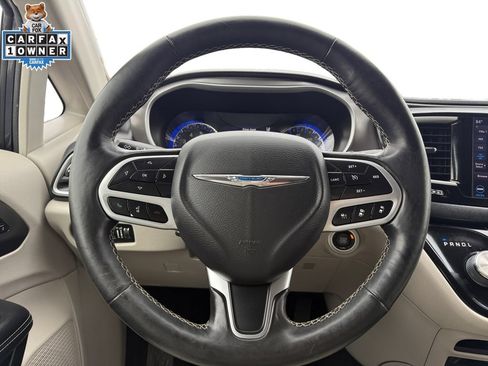 Used 2020 Chrysler Pacifica Touring-L Plus w/ Tire & Wheel Group FWD image 12