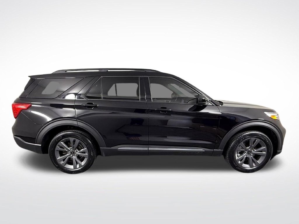 Used 2023 Ford Explorer XLT w/ Equipment Group 202A AWD/4WD image 4