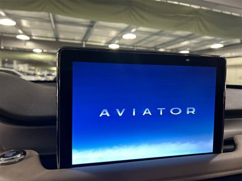 Used 2022 Lincoln Aviator AWD w/ Premium Package image 14