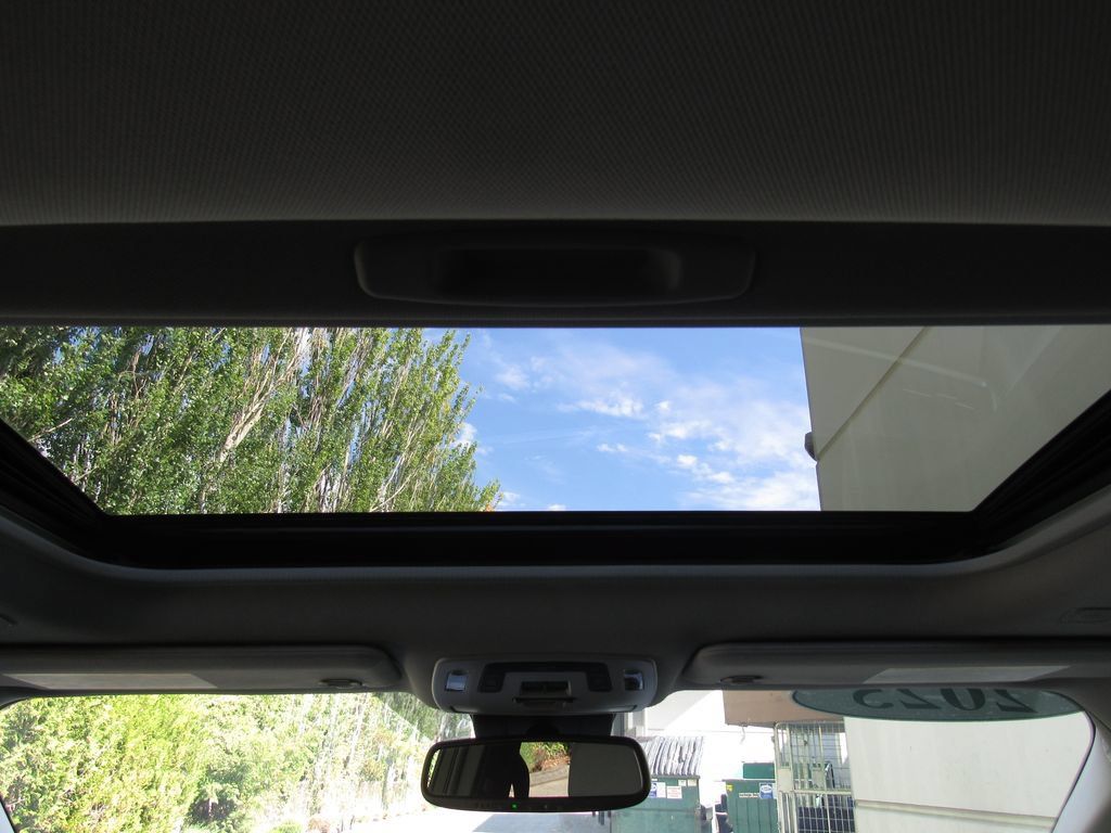 Used 2025 Toyota Sienna XLE FWD image 31