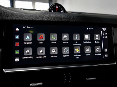 Used 2022 Porsche Cayenne S image 14