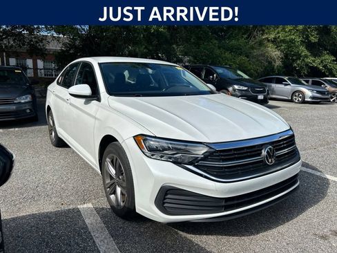 Certified 2023 Volkswagen Jetta SE FWD image 23