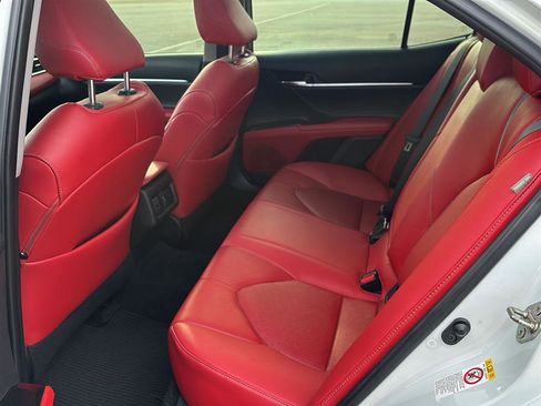 Used 2018 Toyota Camry XSE image 7