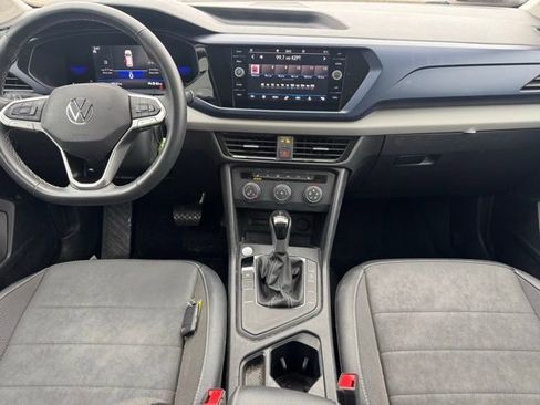 Used 2022 Volkswagen Taos SE image 3