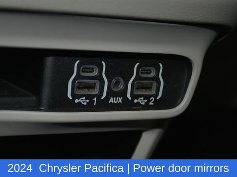 Used 2024 Chrysler Pacifica Touring-L FWD image 22