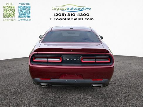 Used 2019 Dodge Challenger SXT image 14