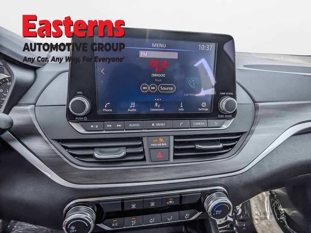 Used 2024 Nissan Altima 2.5 SV AWD/4WD image 11