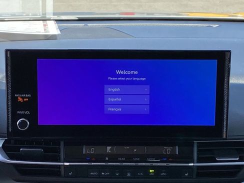 Certified 2025 Toyota Sienna XLE FWD image 29