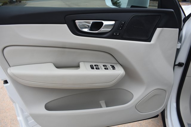 Used 2023 Volvo XC60 B5 Ultimate w/ Protection Package Premier FWD image 12