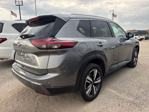 Used 2025 Nissan Rogue SL FWD image 4