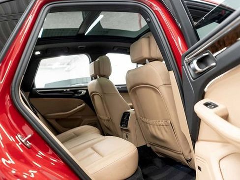 Used 2024 Porsche Macan w/ Premium Plus Package image 13