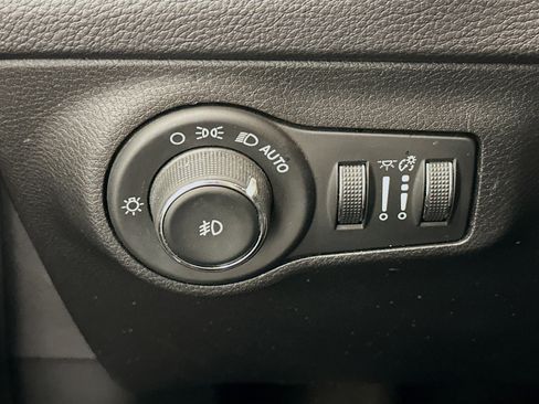 Used 2018 Jeep Compass Latitude w/ Popular Equipment Group AWD/4WD image 17
