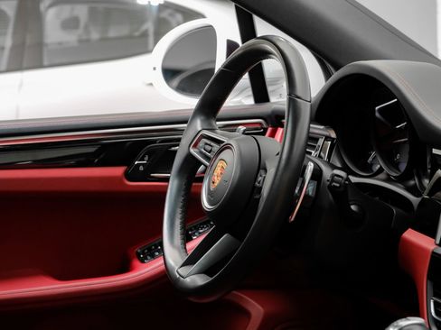 Used 2023 Porsche Macan AWD/4WD image 18