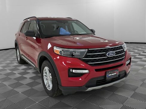 Used 2022 Ford Explorer XLT w/ Equipment Group 202A AWD/4WD image 7