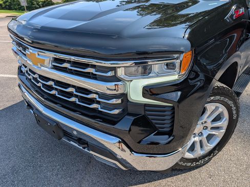 Used 2023 Chevrolet Silverado 1500 LTZ AWD/4WD image 13