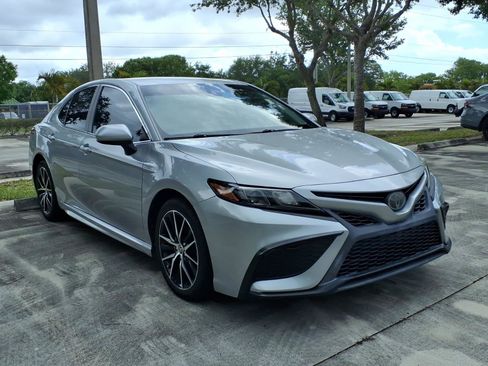 Used 2021 Toyota Camry SE image 5