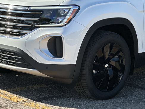 New 2026 Volkswagen Atlas SE image 8