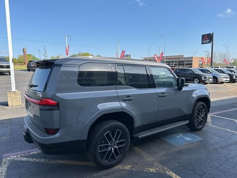 Used 2026 Lexus GX 550 w/ Accessory Package (2T) image 2