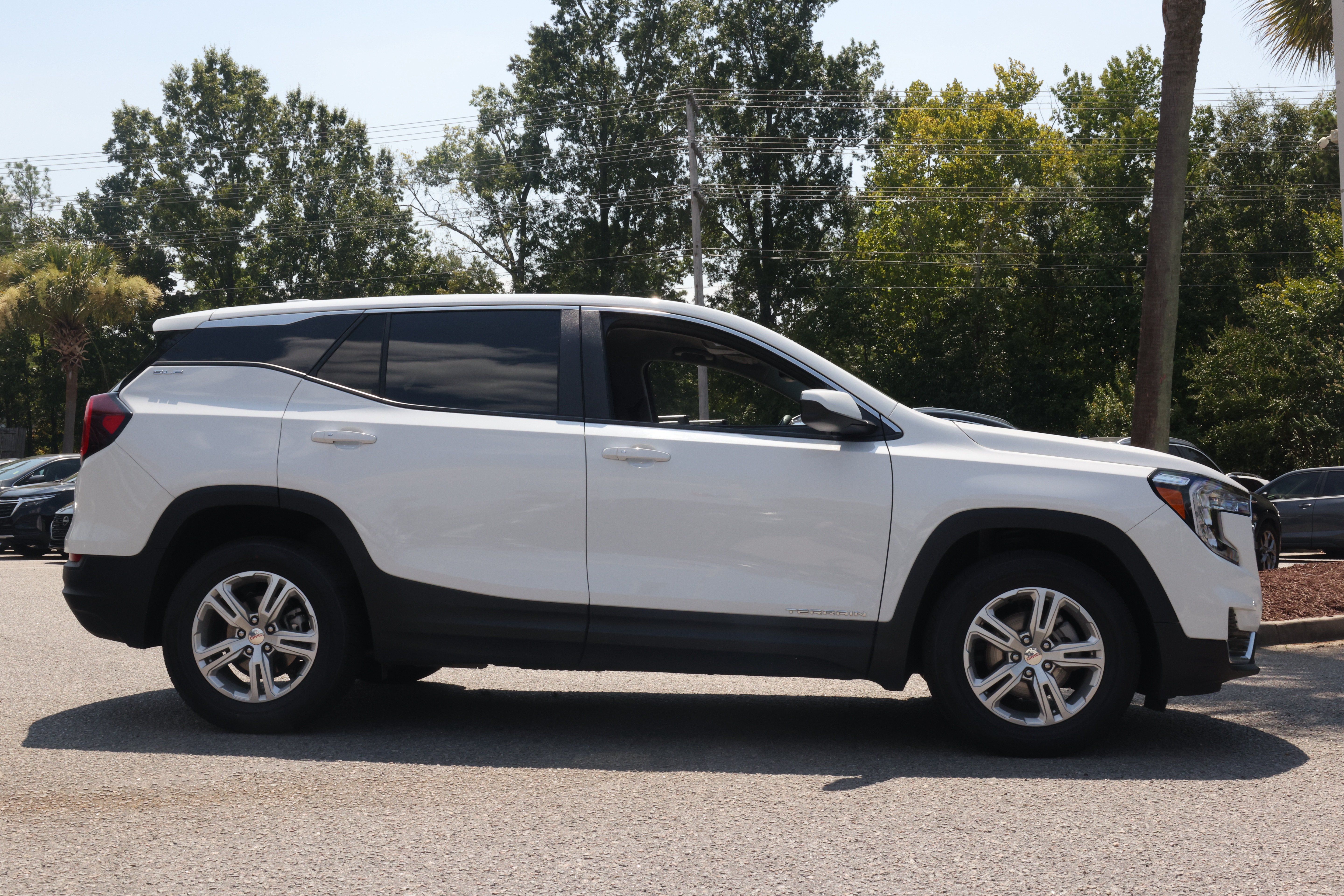 Used 2024 GMC Terrain SLE AWD/4WD image 4