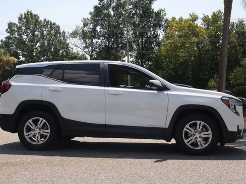 Used 2024 GMC Terrain SLE AWD/4WD image 4