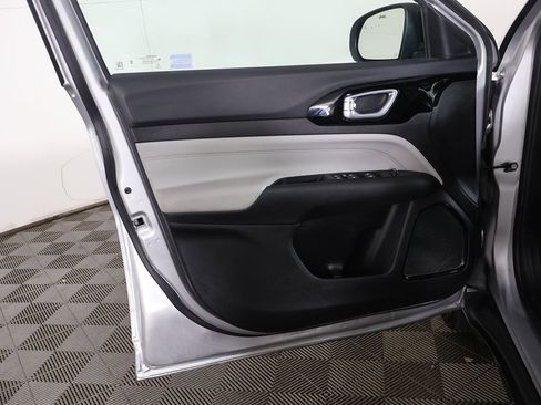 Used 2024 Jeep Compass Limited AWD/4WD image 19