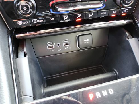 Used 2023 Jeep Grand Cherokee Laredo image 9