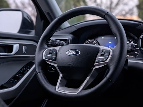 Used 2023 Ford Explorer XLT w/ Equipment Group 202A image 13