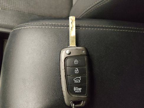 Used 2019 Hyundai Santa Fe SE FWD image 32