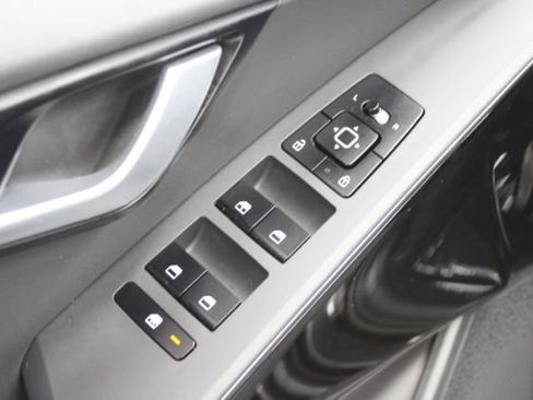 Used 2024 Kia Niro EX FWD image 10