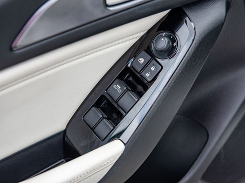 Used 2018 MAZDA MAZDA3 Grand Touring image 22