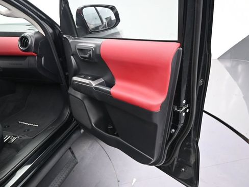 Used 2022 Toyota Tacoma SR5 w/ Technology Package RWD image 8