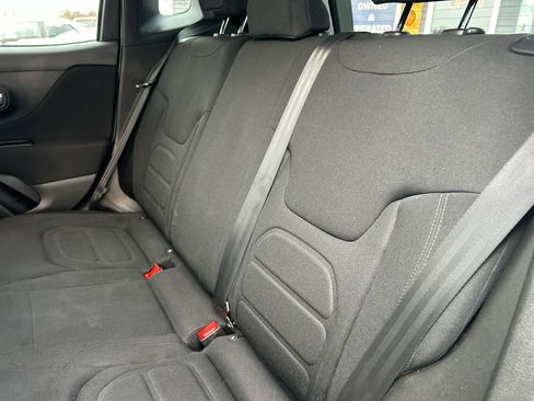 Used 2018 Jeep Renegade Latitude image 20