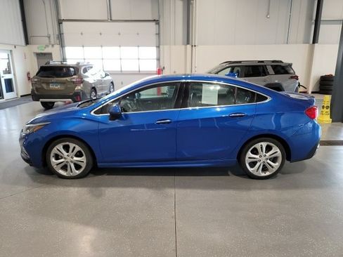 Used 2017 Chevrolet Cruze Premier FWD image 4