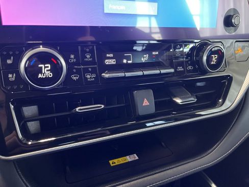 Used 2023 Toyota Highlander Platinum image 15