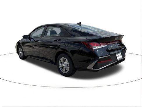 New 2026 Hyundai Elantra SE FWD image 5
