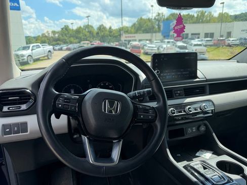 Used 2025 Honda Pilot EX-L image 9