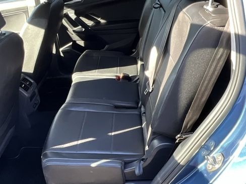 Used 2020 Volkswagen Tiguan SE w/ Panoramic Sunroof Package image 16