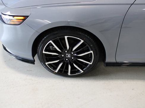 Used 2023 Honda Accord Touring image 4