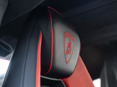 Used 2024 Lamborghini Revuelto AWD/4WD image 28
