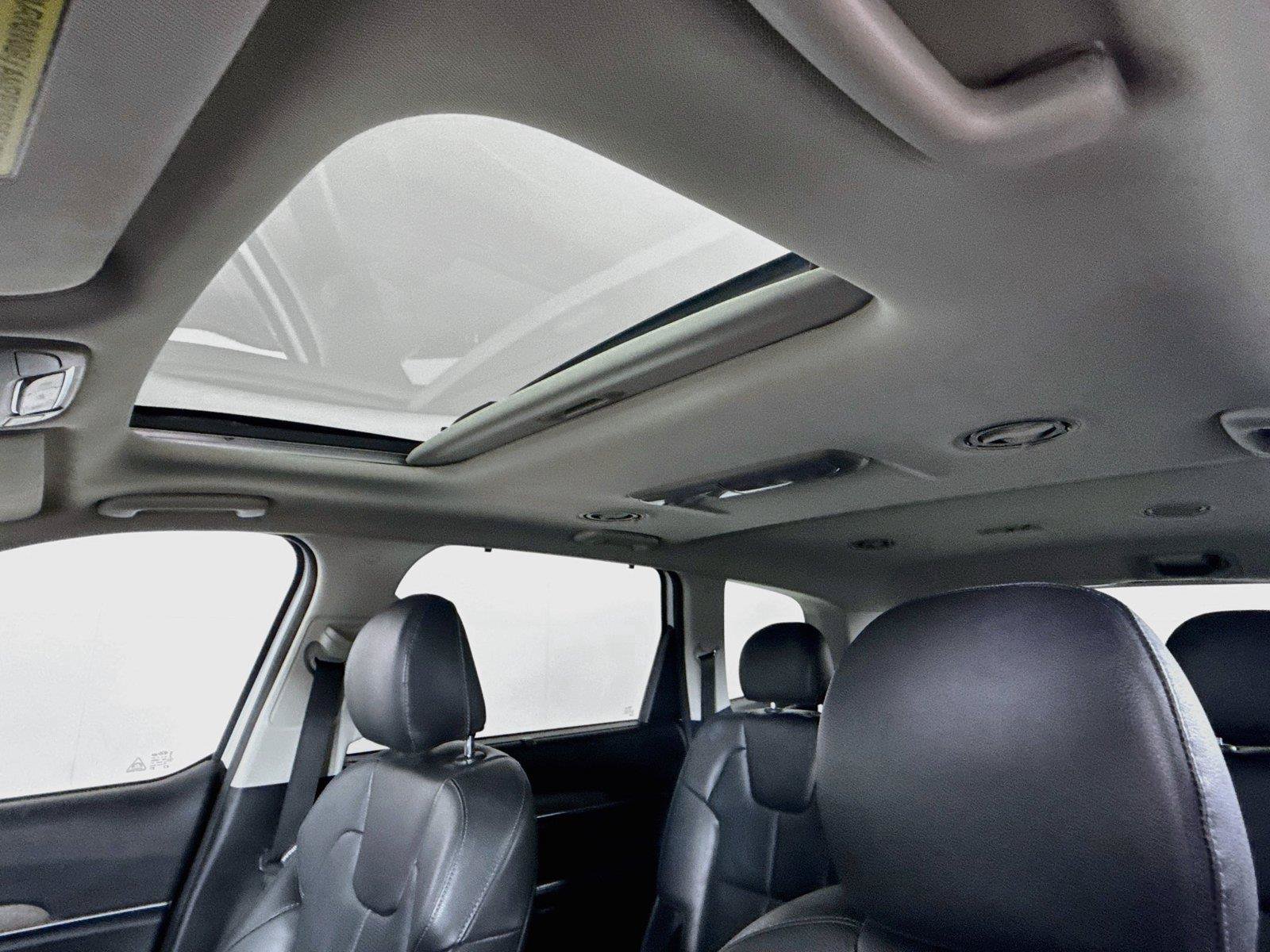 Used 2020 Kia Telluride EX w/ EX Premium Package FWD image 6