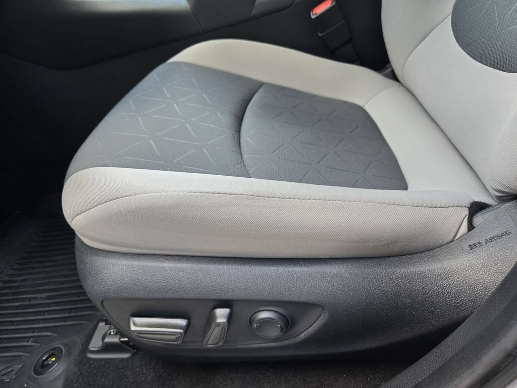 Used 2022 Toyota RAV4 XLE w/ Convenience Package AWD/4WD image 18