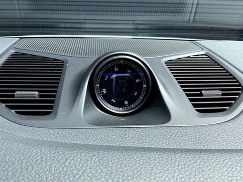 Used 2025 Porsche Cayenne image 25