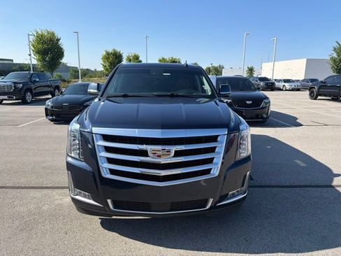Used 2020 Cadillac Escalade Premium Luxury AWD/4WD image 7