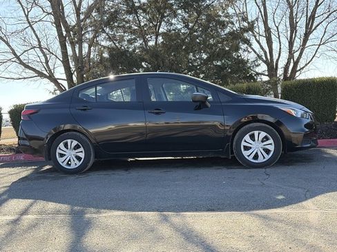Used 2020 Nissan Versa S image 2