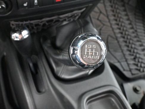 Used 2014 Jeep Wrangler Unlimited Rubicon AWD/4WD image 24