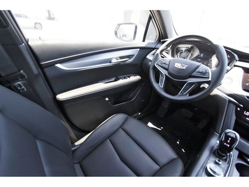 New 2026 Cadillac XT5 Luxury AWD/4WD image 8