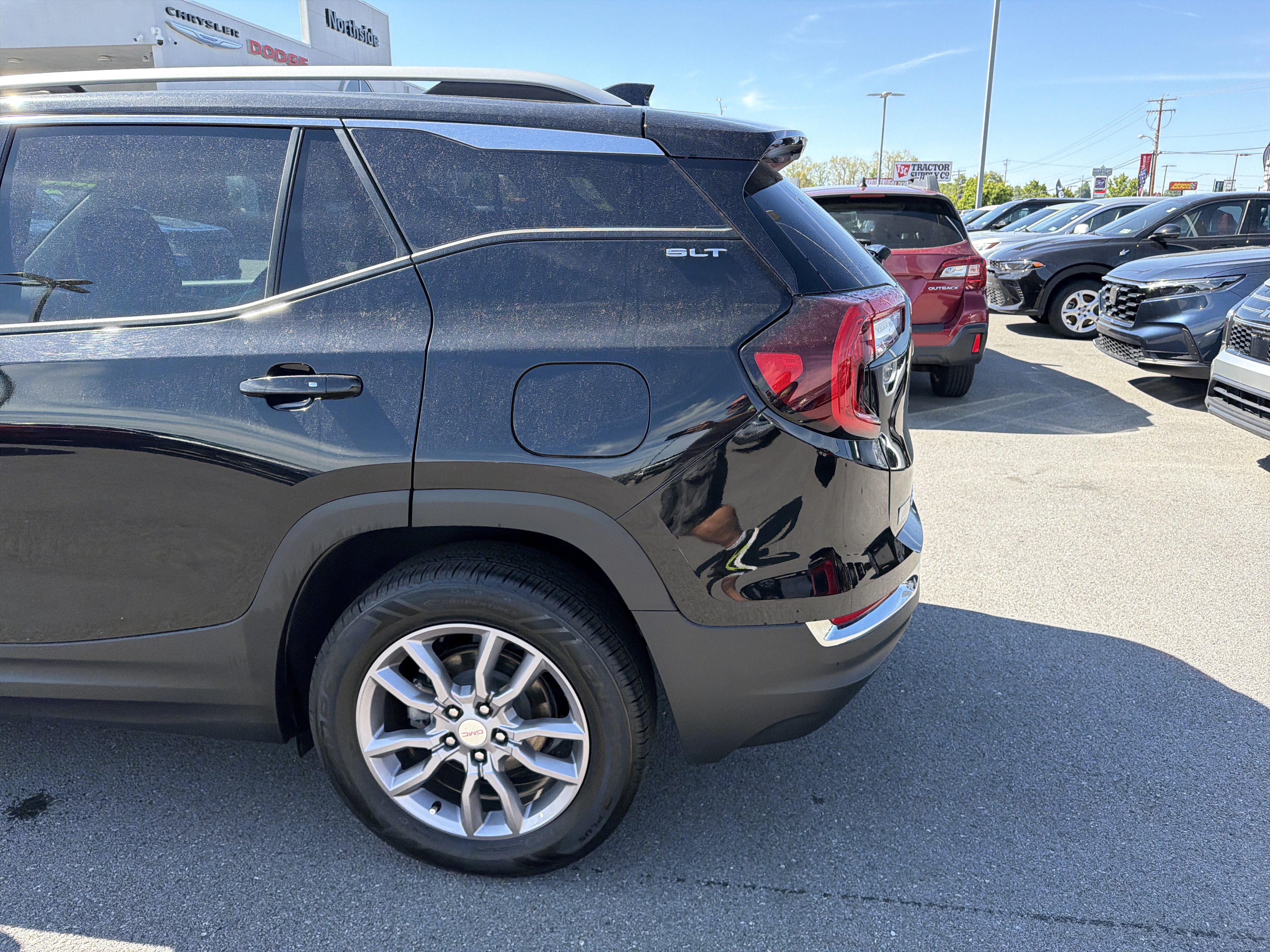 Used 2023 GMC Terrain SLT AWD/4WD image 9