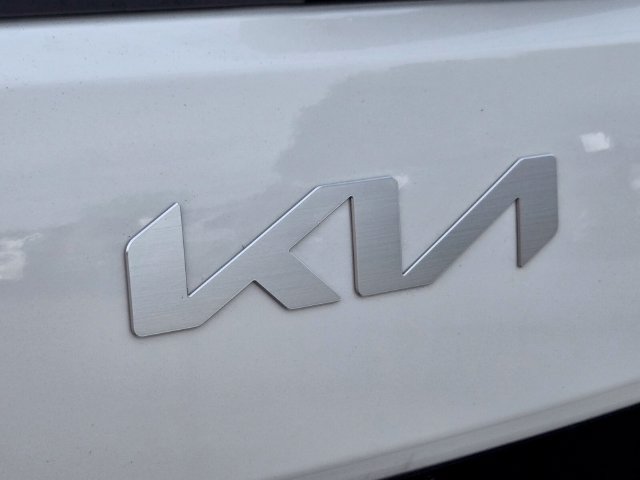 Used 2025 Kia Soul LX w/ LX Technology Package FWD image 17