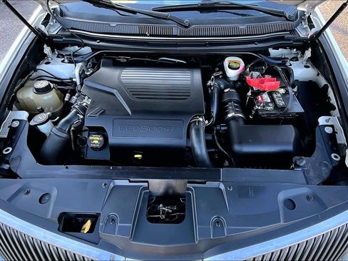 Used 2013 Lincoln MKT AWD image 10